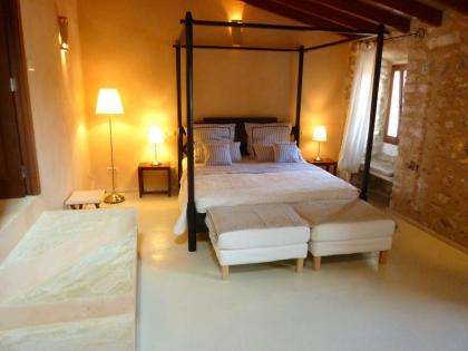 Casa 3 Leones - renoviertes Stadthaus im Finca-Stil mit Garten, Pool, AC - Santa