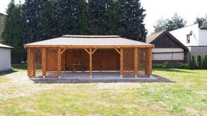GARTENHAUS GARTENLAUBE KLEBEDACH HOLZ BEDZIN BITUMENSCHINDELN 4x8m