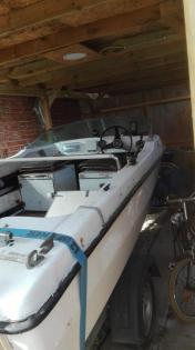 Motorboot mit Trailer ohne Motor
