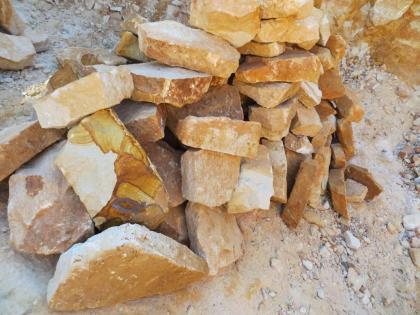 Naturstein für Felswände im Garten