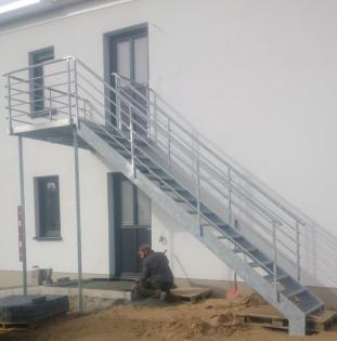 Metalltreppen aus Polen, Treppen zum Garten, Gelander, Tore Zaun