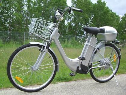 Luxus Elektro- Cityfahrrad 26  Zoll mit 250W Motor Inklusive Korb und Topcase 