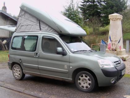 Peugeot Partner mit kompletter Wohn- und Kücheneinrichtung zu verkaufen