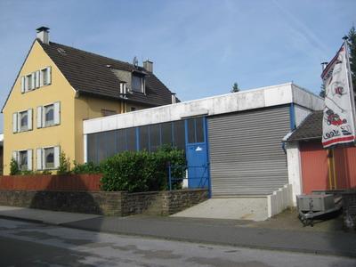 Renditestarkes 3 Familienhaus mit 2 Gewerbehallen von privatzu verkaufen