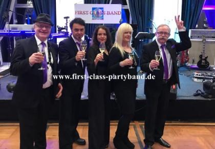 FIRST CLASS BAND BREMEN Moderne Partymusik Live
