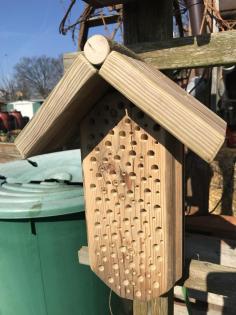 Insektenhotel zu verkaufen (Kein Versand, nur Abholung möglich)