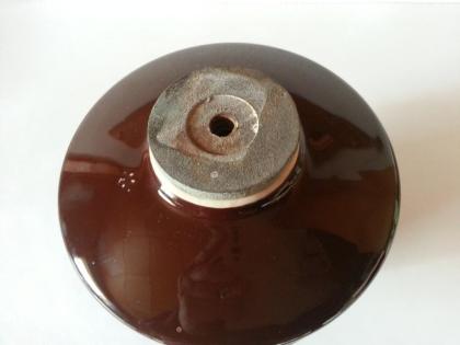 Dekorativer Porzellan-Isolator, Endkappen Metall mit Innengewinde , Schweden