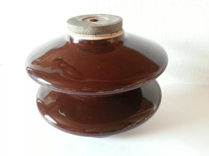 Dekorativer Porzellan-Isolator, Endkappen Metall mit Innengewinde , Schweden