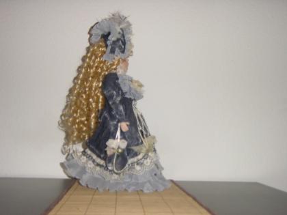 Porzellanpuppe mit Puppenständer Sammelpuppe Deko Künstlerpuppe Stehpuppe