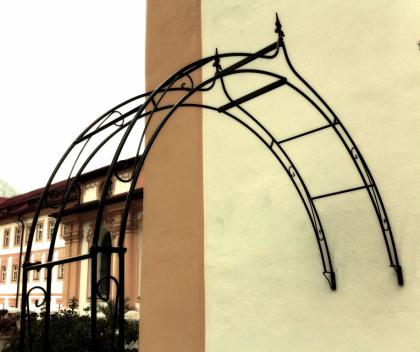 Wand- und Halbpergola Metallrosenbogen Pergola Wand Rund oder Lilie Spitze