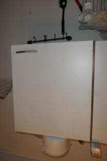 Biete weiße Küchenschränke zum Verkauf an 