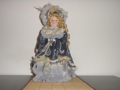 Porzellanpuppe mit Puppenständer Sammelpuppe Deko Künstlerpuppe Stehpuppe