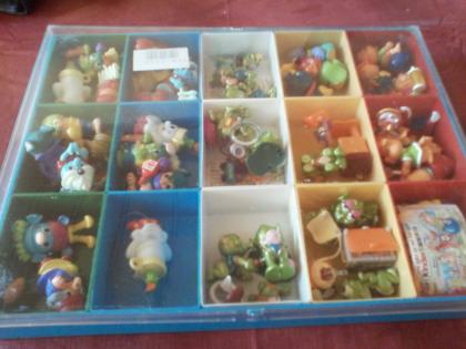 Habe Ü Eier Figuren ohne Ende. Wer hat Interesse?