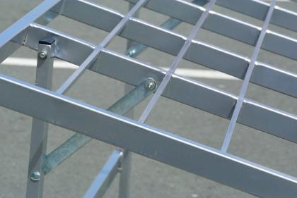 Aluminium Schrägtisch für Obst oder Gemüsestand