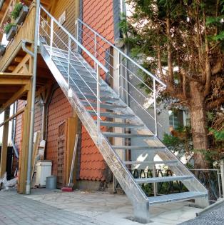 Aussentreppen aus Polen, Metalltreppen Zaune Tore, Gelander nach Mass
