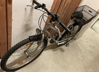 Damenfahrrad MTB Fischer, Räder 26 Zoll, Rahmenhöhe 49½ cm, 18 Gänge, Beleuchtun