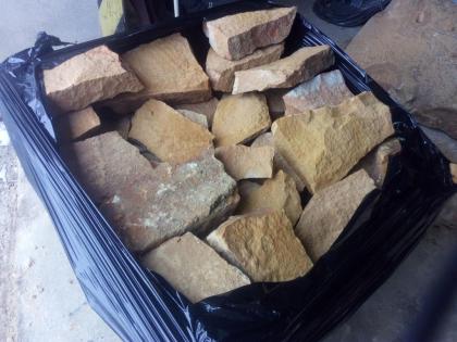 Stein auf den Hängen im Garten