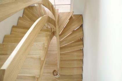 Treppen Holztreppen Tischlerei aus Polen. Massivholztreppen