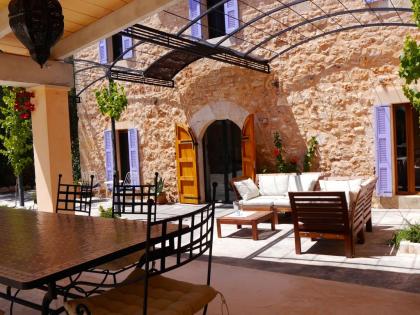 Casa 3 Leones - renoviertes Stadthaus im Finca-Stil mit Garten, Pool, AC - Santa