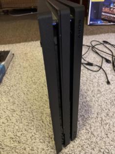 Sony PlayStation 4 Pro 1TB Spielkonsole - Schwarz, CUH-7116B
