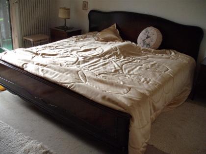 Bett im englischen Stil