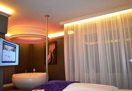 Polystyrol Stuckleiste Lichtprofile LED indirekte Beleuchtung Hartschaum Modell