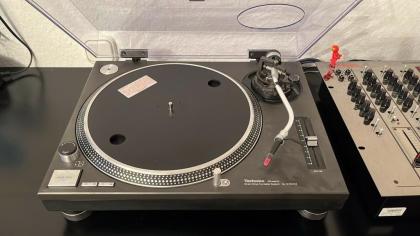 2x Technics SL-1210MK2 Direct Drive Plattenteller