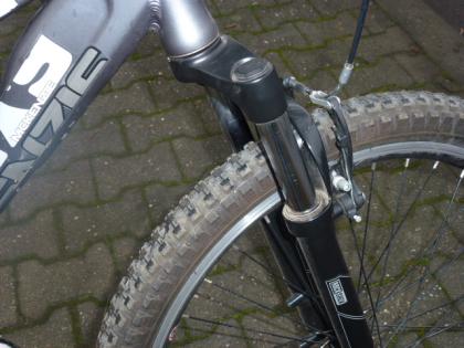 (13) 8 Gang 26 Zoll Dirt Bike Rh 380 Rahmen ALU Federgabel gefedert