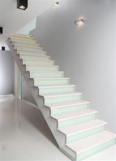 Treppen Holztreppen Tischlerei aus Polen. Massivholztreppen