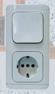 Steckdosen und Schalter weiss