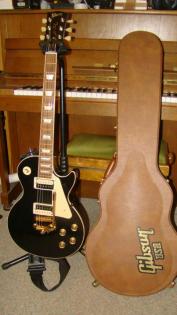 Gibson Les Paul Classic 2021 black, mod. Les Trem, Rollensattel