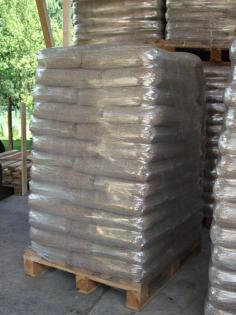 Holzpellets Holzpriketts Brennholz Kaminholz Anmachholz Holz Ofen Heizung 