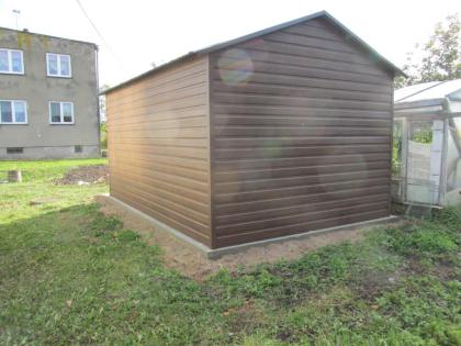 Blechgarage 3x5 in Holzoptik mit Satteldach, mit Schwingtor