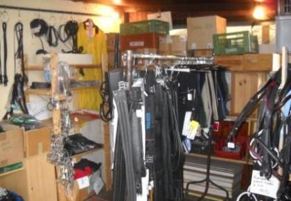 Gebrauchte Sättel günstig und Reitsportzubehör neu, billig abzugeben