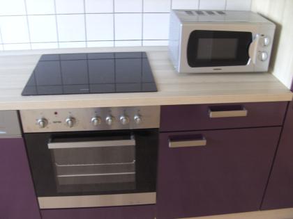 Neuwertige Küchenzeile mit Elektrogeräten