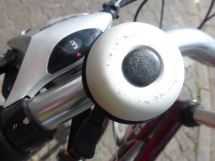 (2) 24 Gang 28 Zoll Gabel u Sattel gefedert mit Nabendynamo