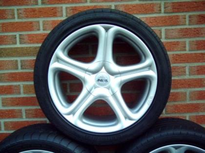 Antera-Alufelgen 235/40ZR17