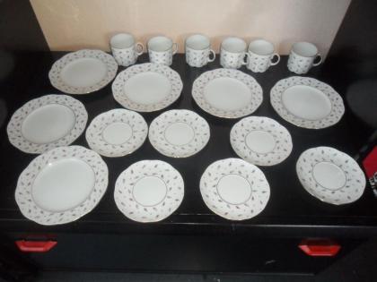 Rosenthal Classic Monbijou Blütenteppich mit Goldrand