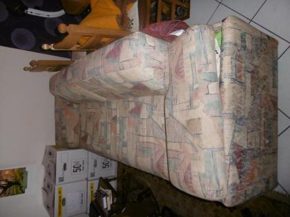 Bettcouch gepflegt und stabil