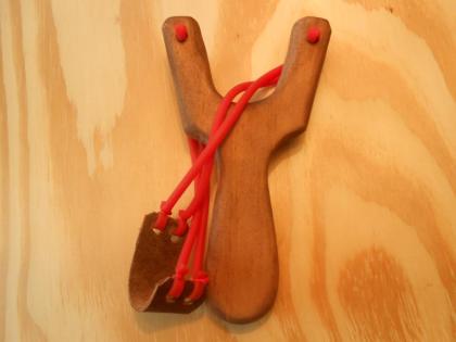 Zwille Schleuder Fletsche Katapult neu stark weit sportlich deutsch