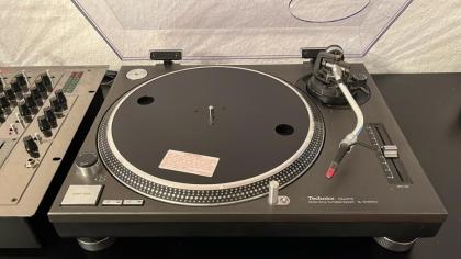 2x Technics SL-1210MK2 Direct Drive Plattenteller