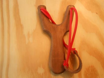 Zwille Schleuder Fletsche Katapult neu stark weit sportlich deutsch