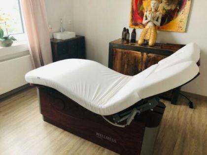 Gharieni-Wellness-Kosmetikliege