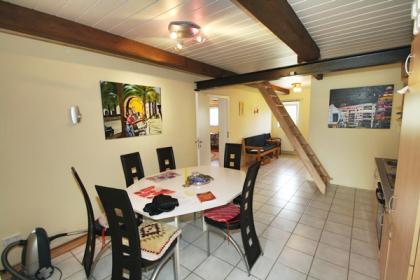 Resthof auch als 2 WE nutzbar an der B 202 westlich von Rendsburg  