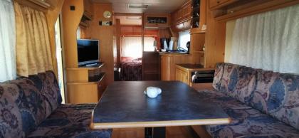 Campingplatz, 2 Tabbert Wohnwagen, Doppelstellplatz m. festen Anbau