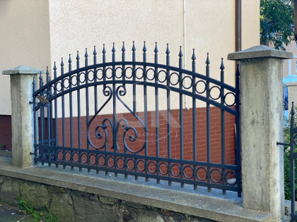 ZÄUNE, TORE, GELÄNDER AUS POLEN