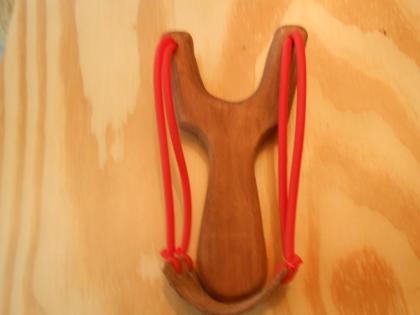 Zwille Schleuder Fletsche Katapult neu stark weit sportlich deutsch