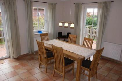 Strandnahes Ostsee-Ferienhaus Nordlicht mit großer Sonnenterrasse
