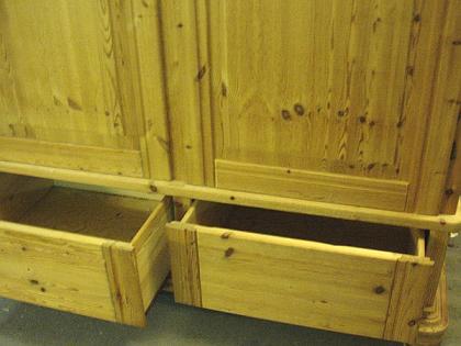 Geräumiger Weichholz - Kleiderschrank Dielenschrank Garderobe