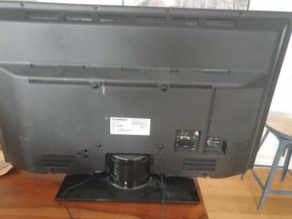Fernseher günstig abzugeben.